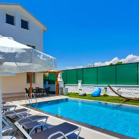 4 Bedroom With Private Pool Near Calis Vilă Fethiye