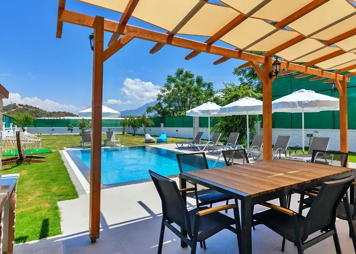 4 Bedroom With Private Pool Near Calis Villa