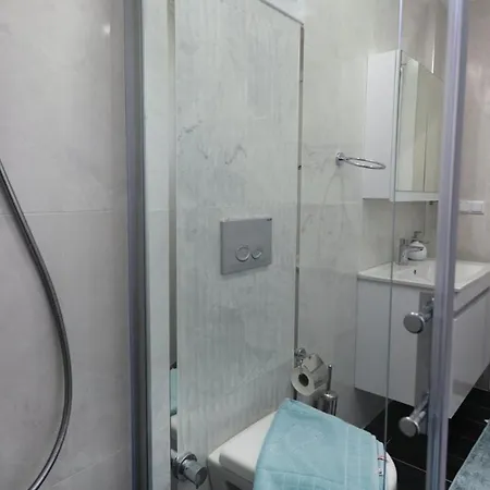 Vilă 4 Bedroom 2555 *