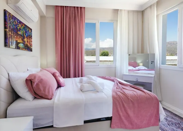 4 Bedroom With Private Pool Near Calis * 페티예