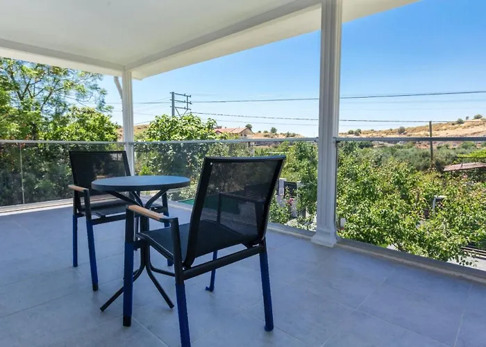 4 Bedroom With Private Pool Near Calis 빌라 *