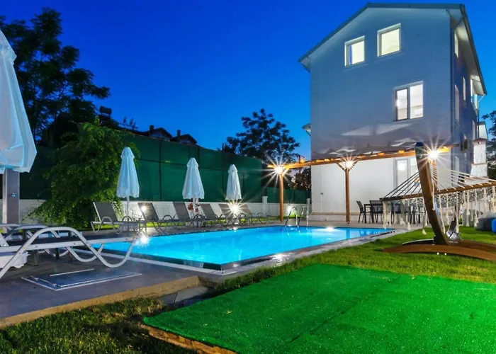 4 Bedroom With Private Pool Near Calis