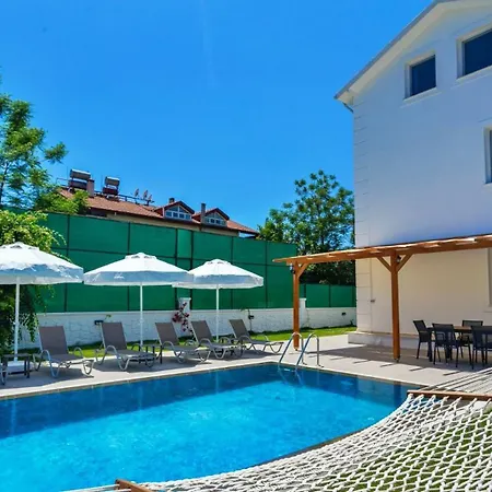 4 Bedroom 2555