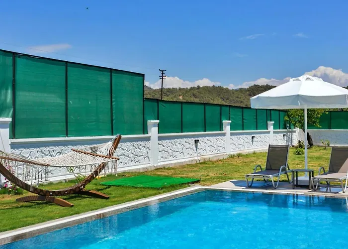 4 Bedroom With Private Pool Near Calis Vila