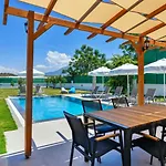 4 Bedroom With Private Pool Near Calis Villa